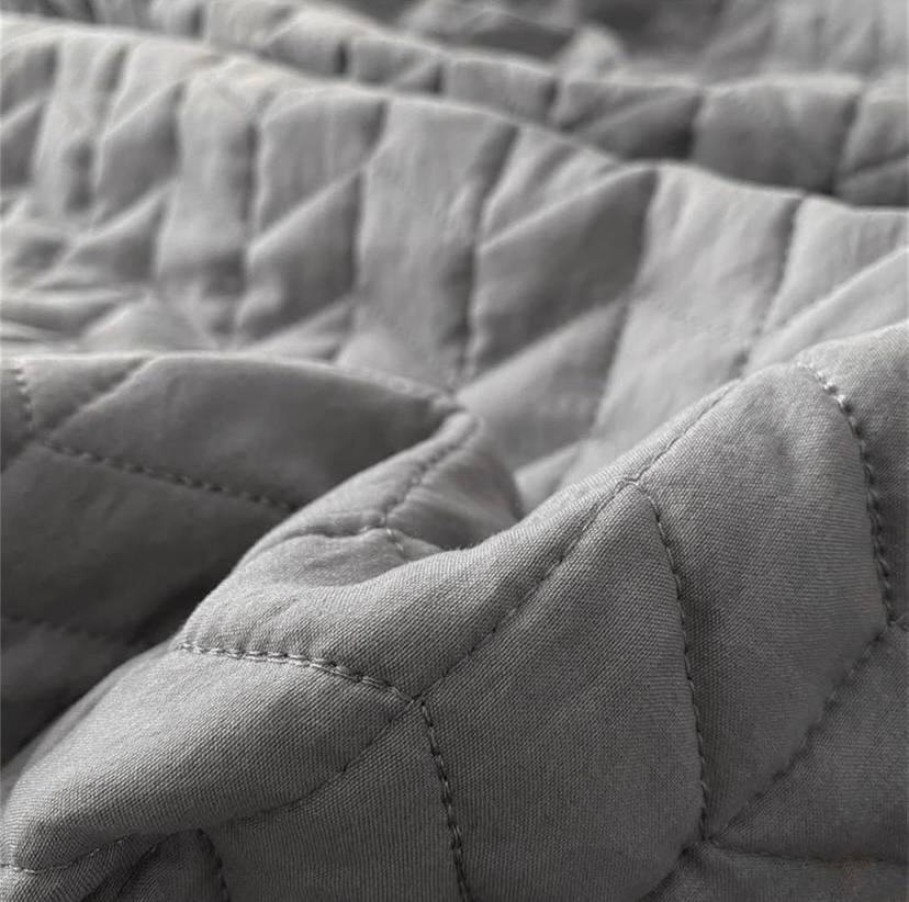 260*240 / dark gray